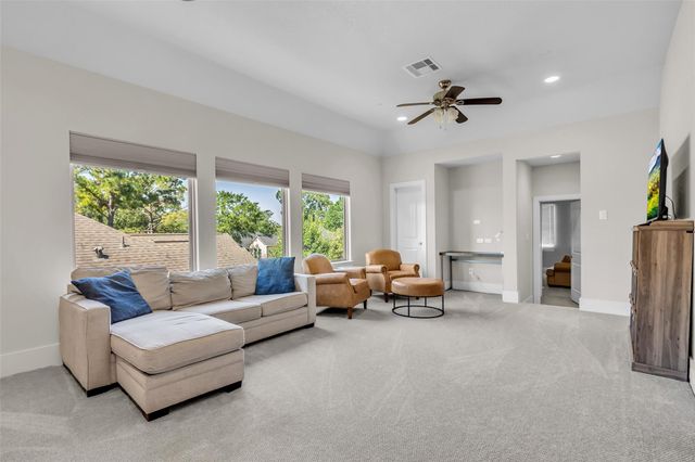 293 Camden Hills Drive, Montgomery, TX 77356