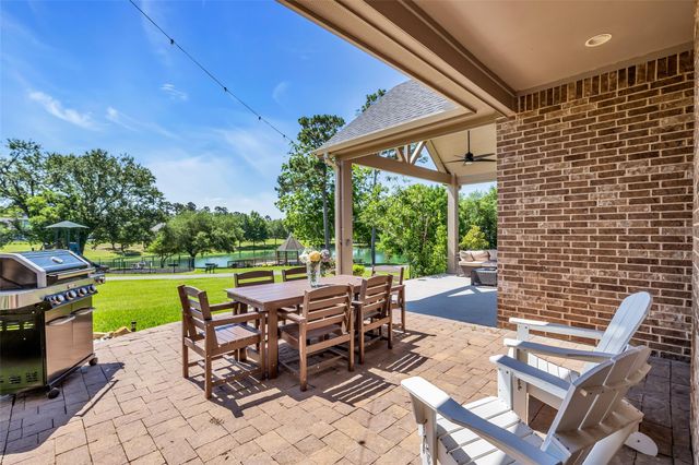 293 Camden Hills Drive, Montgomery, TX 77356