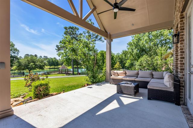 293 Camden Hills Drive, Montgomery, TX 77356