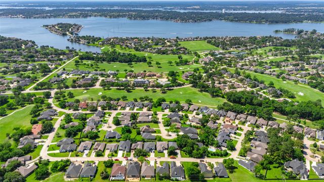 293 Camden Hills Drive, Montgomery, TX 77356