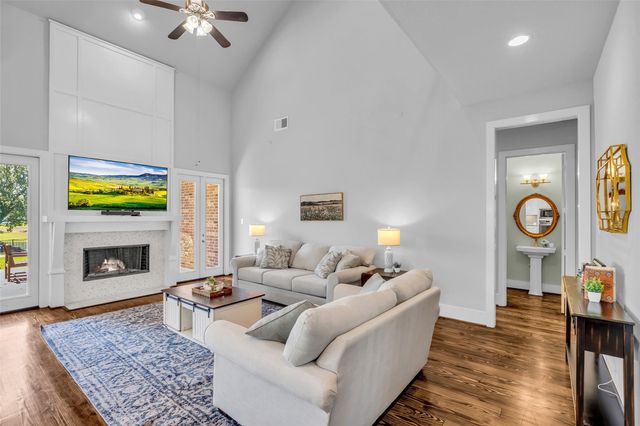 293 Camden Hills Drive, Montgomery, TX 77356