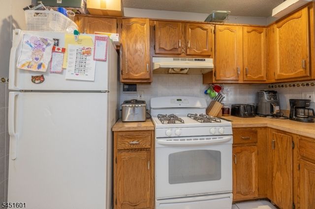 1150 W St George B23B023 2, Linden City, NJ 07036