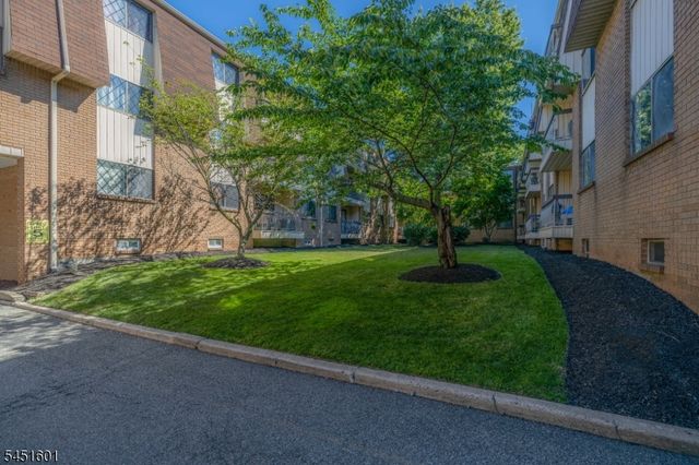 1150 W St George B23B023 2, Linden City, NJ 07036