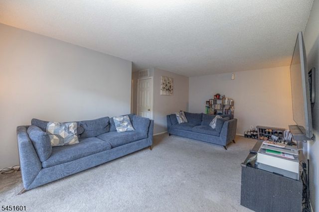 1150 W St George B23B023 2, Linden City, NJ 07036
