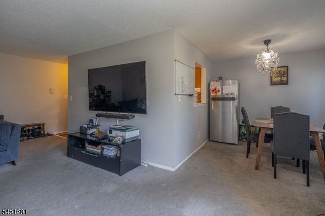 1150 W St George B23B023 2, Linden City, NJ 07036