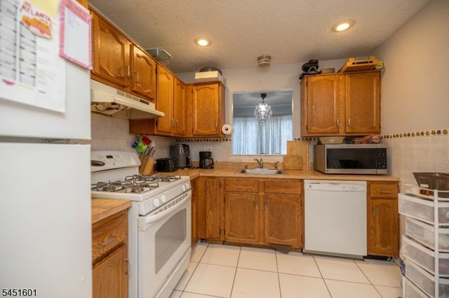 1150 W St George B23B023 2, Linden City, NJ 07036
