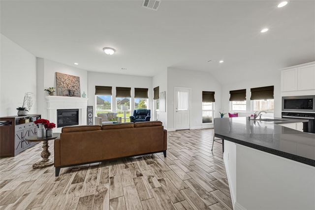 12002 Champions Forest Drive, Mont Belvieu, TX 77535