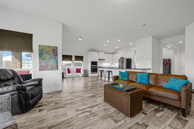 12002 Champions Forest Drive, Mont Belvieu, TX 77535