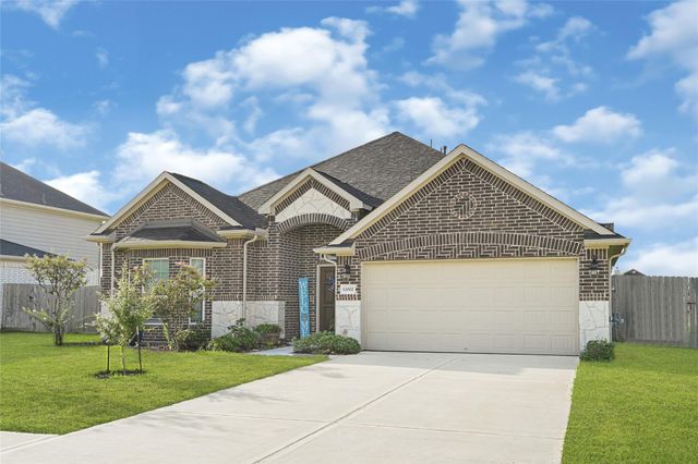 12002 Champions Forest Drive, Mont Belvieu, TX 77535