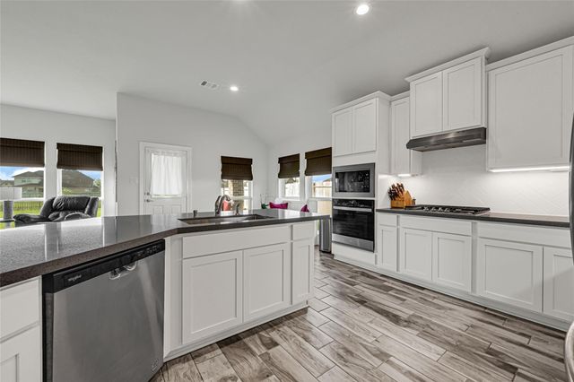 12002 Champions Forest Drive, Mont Belvieu, TX 77535
