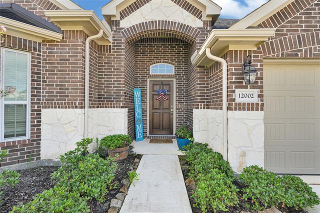 12002 Champions Forest Drive, Mont Belvieu, TX 77535