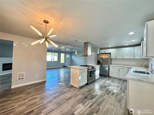 402 E 91st Street, Tacoma, WA 98445