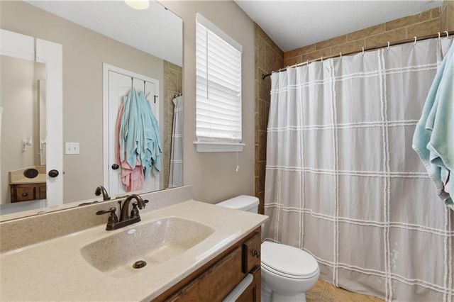 11504 N Marsh Avenue, Kansas City, MO 64157