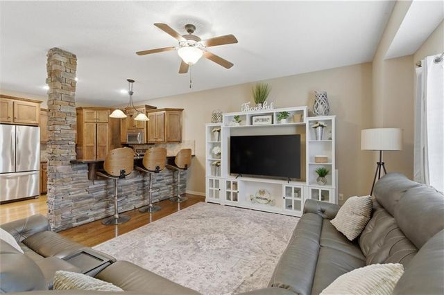 11504 N Marsh Avenue, Kansas City, MO 64157