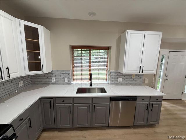 27424 Rosewood Court, Farmington Hills, MI 48334