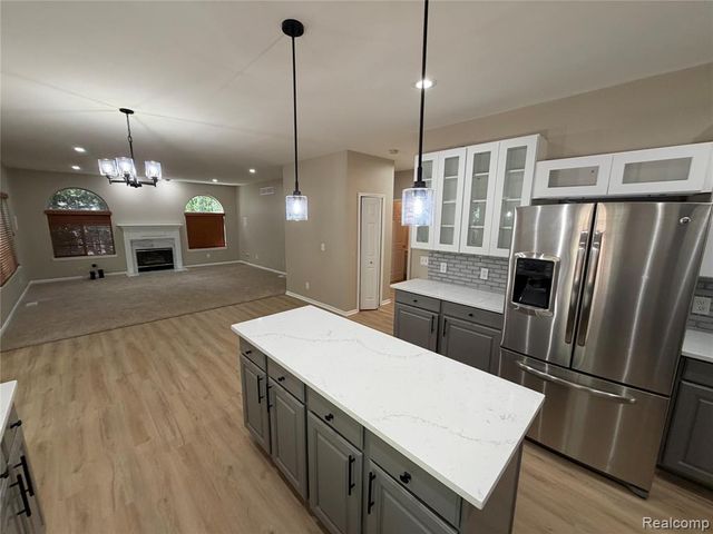 27424 Rosewood Court, Farmington Hills, MI 48334