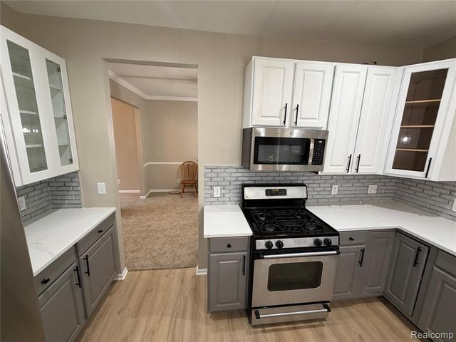 27424 Rosewood Court, Farmington Hills, MI 48334