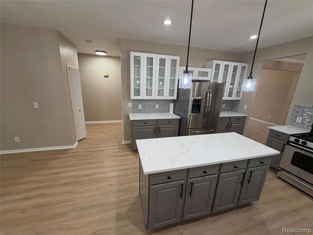 27424 Rosewood Court, Farmington Hills, MI 48334