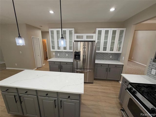 27424 Rosewood Court, Farmington Hills, MI 48334