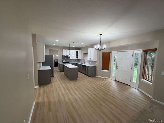 27424 Rosewood Court, Farmington Hills, MI 48334