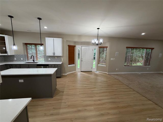 27424 Rosewood Court, Farmington Hills, MI 48334
