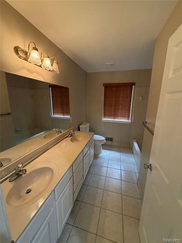 27424 Rosewood Court, Farmington Hills, MI 48334