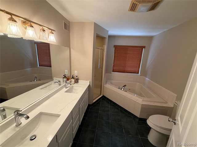 27424 Rosewood Court, Farmington Hills, MI 48334