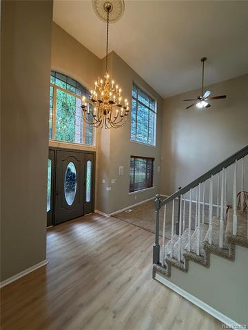 27424 Rosewood Court, Farmington Hills, MI 48334
