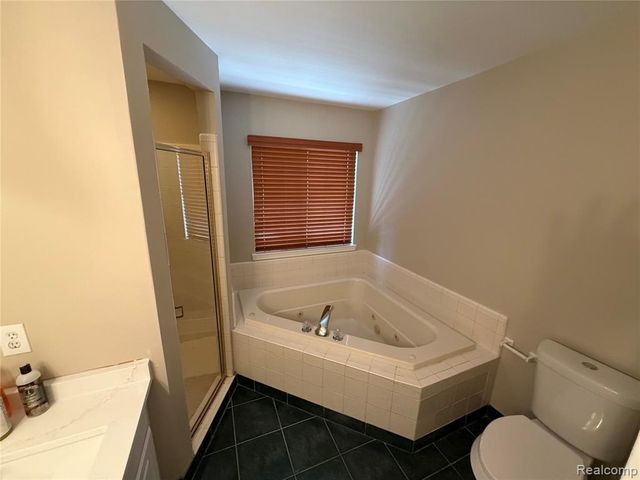 27424 Rosewood Court, Farmington Hills, MI 48334
