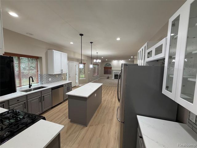 27424 Rosewood Court, Farmington Hills, MI 48334