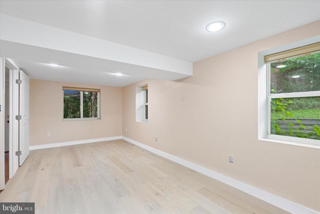 1527 MAURICE DR, Woodbridge, VA 22191