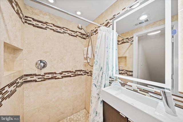 1527 MAURICE DR, Woodbridge, VA 22191