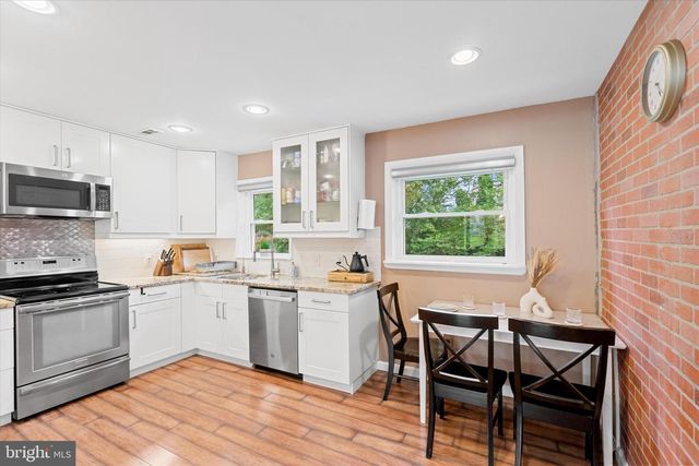 1527 MAURICE DR, Woodbridge, VA 22191