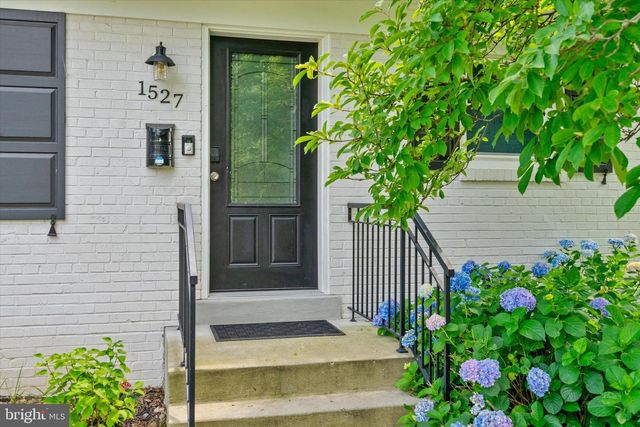 1527 MAURICE DR, Woodbridge, VA 22191