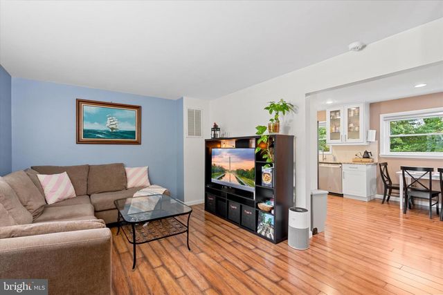 1527 MAURICE DR, Woodbridge, VA 22191