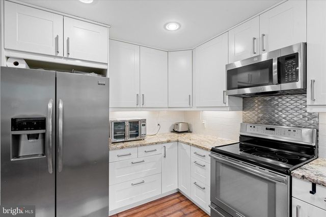 1527 MAURICE DR, Woodbridge, VA 22191