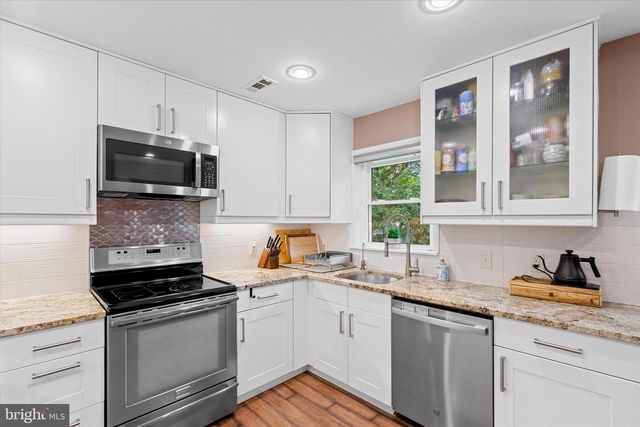 1527 MAURICE DR, Woodbridge, VA 22191