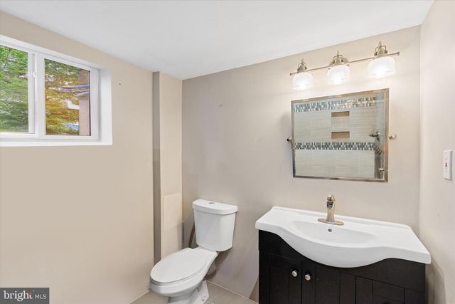 1527 MAURICE DR, Woodbridge, VA 22191