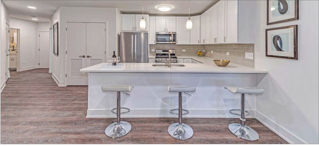 1212 Vine Place 3F, Park Ridge, IL 60068