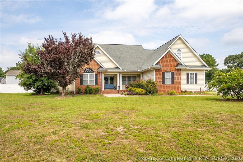 165 Pinecroft Drive, Dunn, NC 28334 — exterior