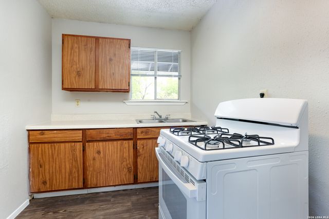 102 E Cheryl Dr Apt 11, San Antonio, TX 78228