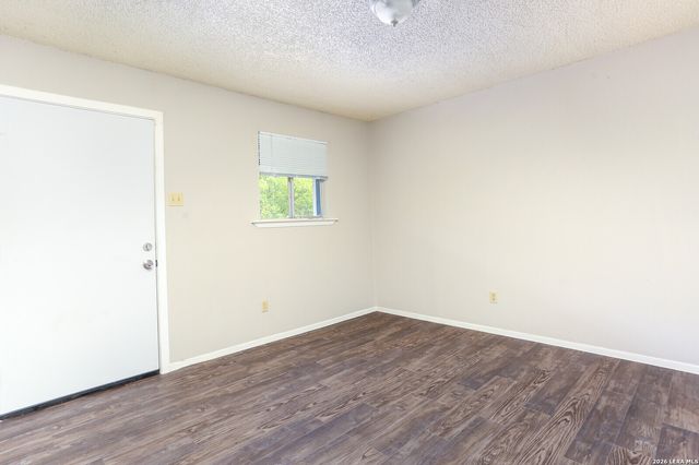 102 E Cheryl Dr Apt 11, San Antonio, TX 78228