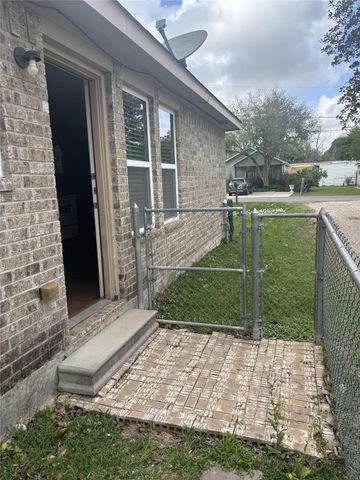 11817 13th Street, Santa Fe, TX 77510