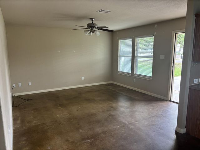 11817 13th Street, Santa Fe, TX 77510