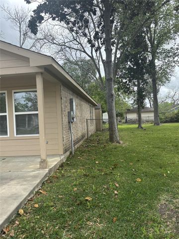 11817 13th Street, Santa Fe, TX 77510