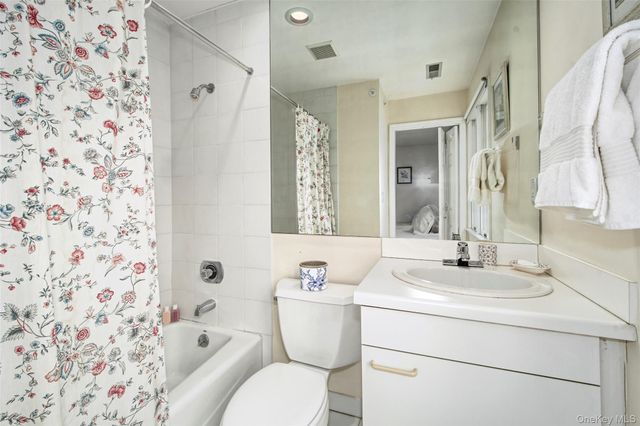 3 Ingleside Lane, White Plains, NY 10605