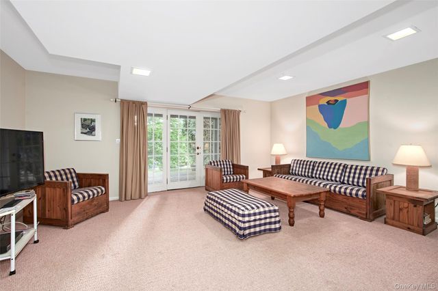 3 Ingleside Lane, White Plains, NY 10605