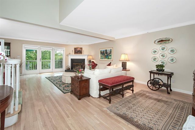 3 Ingleside Lane, White Plains, NY 10605