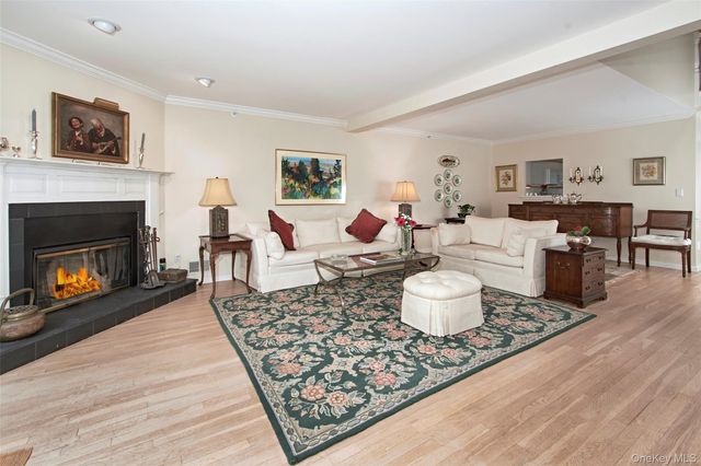 3 Ingleside Lane, White Plains, NY 10605
