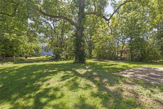 839 S Oak Street, Ottawa, KS 66067